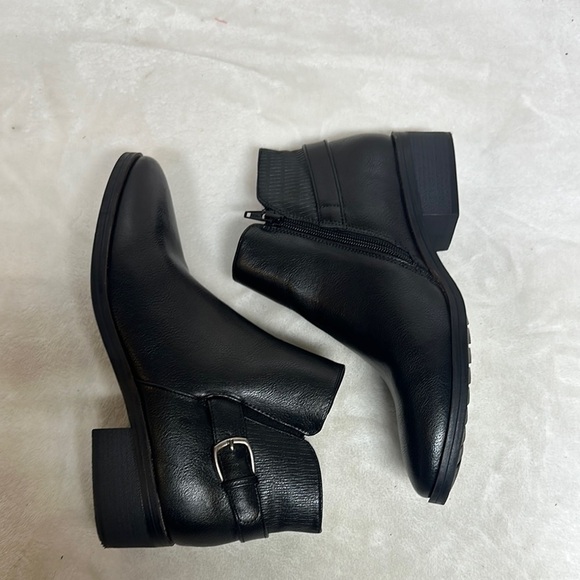 BareTraps Black Ankle Boots - Picture 1 of 12